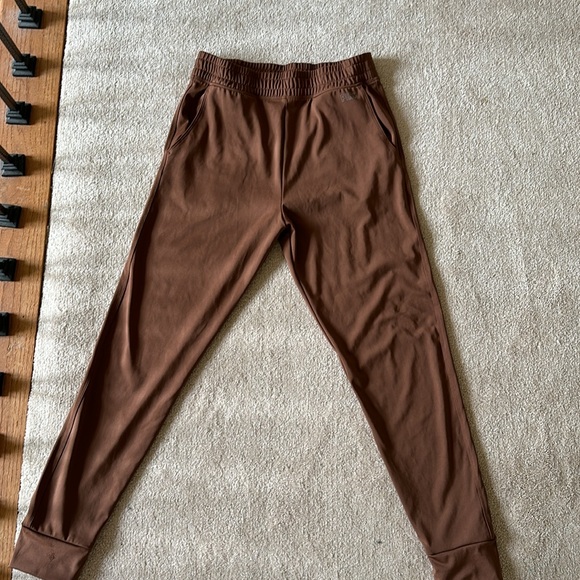 Pink active pants . - Picture 3 of 3